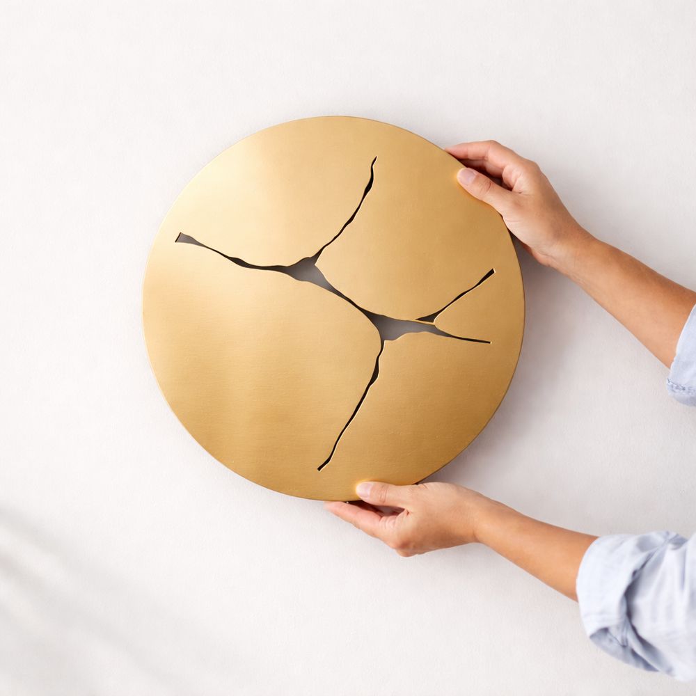 Kintsugi, Japanese inspired minimal round gold wall art in a modern NZ home. 